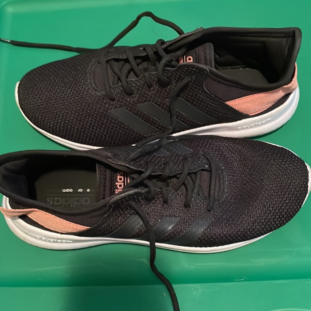 Adidas Sneakers